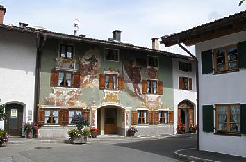 L&uuml;ftlmalerei in der Ballenhausgasse in Mittenwald